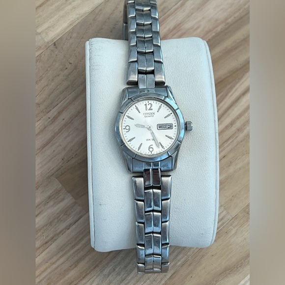 Citizen Ladies Watch Stainless Steel Bracelet White Dial Day Date Window - Picture 3 of 12